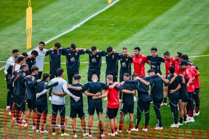 الأهلي يدرس الموافقة على إحتراف نجمه في برشلونة