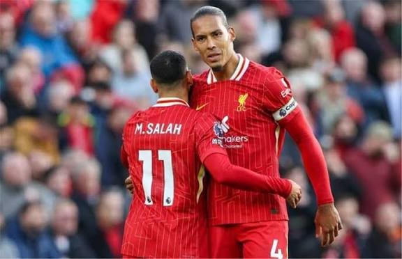 انهيار الإمبراطورية”.. أسطورة هولندا يفتح النار على صلاح وفان دايك ويطالب بإقالة سلوت