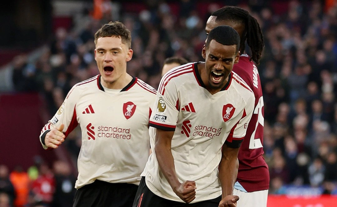 ليفربول يضرب وست هام في عقر داره ويقفز في ترتيب البريميرليج