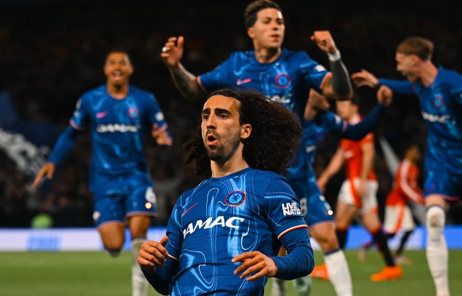 بايرن ميونيخ يجهز 120 مليون يورو لضم “مايسترو الوسط” من تشيلسي