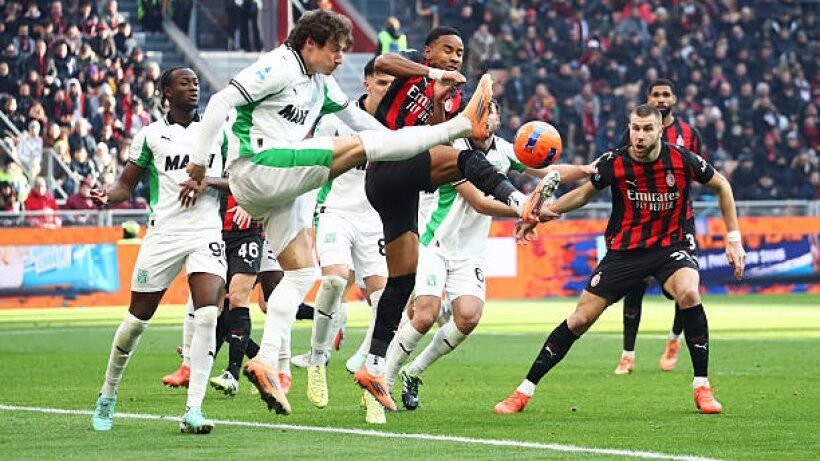 تعادل مثير يحسم مواجهة ميلان وساسولو في الدوري الإيطالي
