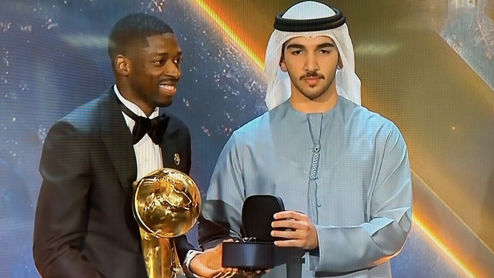 رسميًا: ديمبيلي يتوج بجائزة أفضل لاعب في العالم من جلوب سوكر