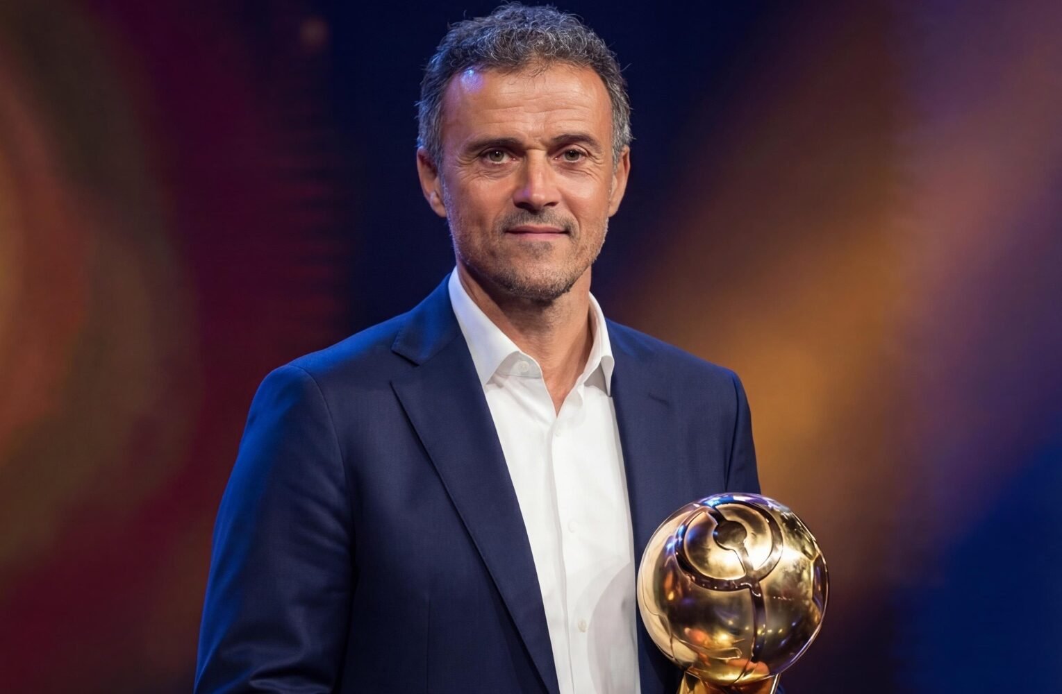 لويس إنريكي يتربع على عرش مدربي العالم في جوائز جلوب سوكر 2025