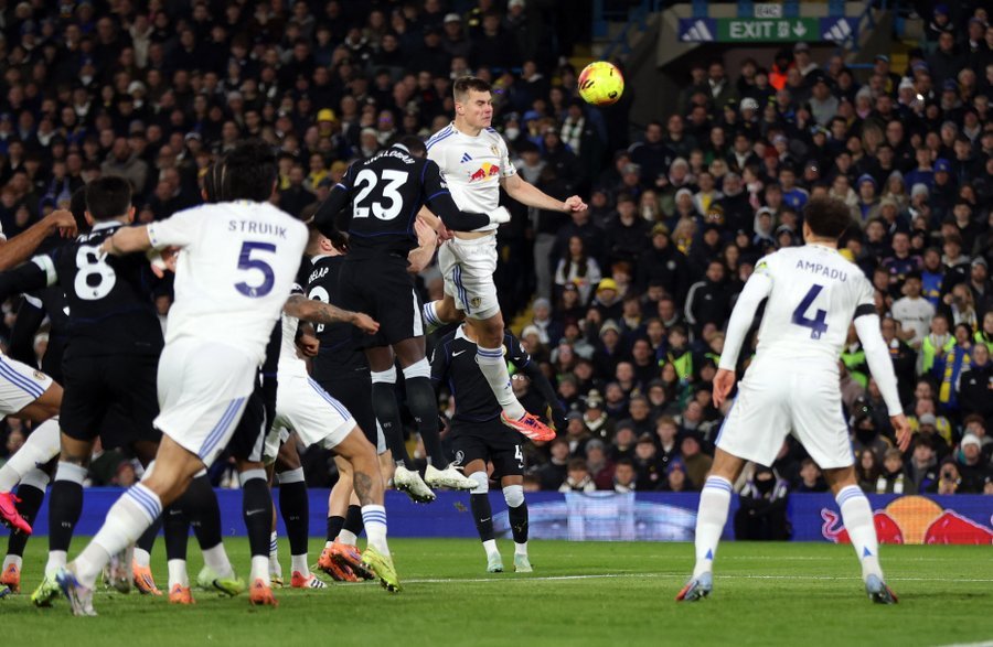 ليدز يونايتد يُلحق هزيمة قاسية بتشيلسي بثلاثية بالدوري الإنجليزي