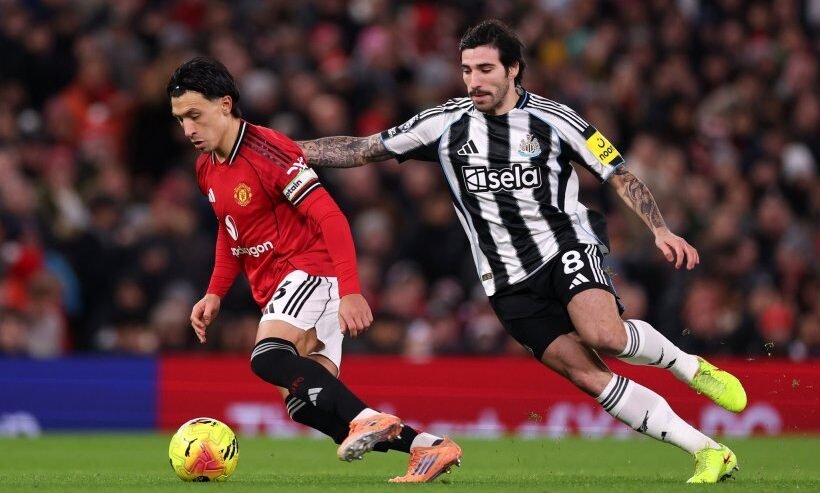 مانشستر يونايتد يعبر فخ نيوكاسل ويقفز للمركز الخامس بالدوري الإنجليزي