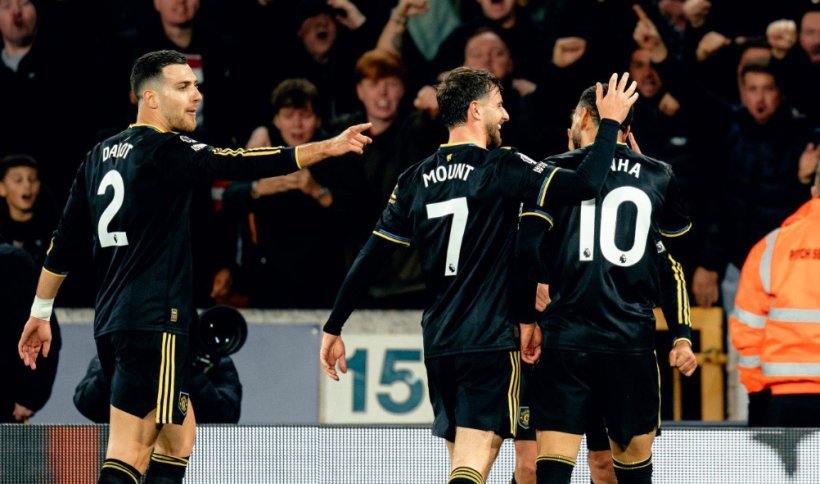 مانشستر يونايتد يكتسح ولفرهامبتون برباعية ويُعمق جراح متذيل الترتيب