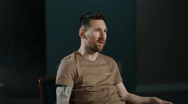 ميسي يتلقى “تحفة نادرة” من نجل أغنى رجل في آسيا خلال جولته بالهند