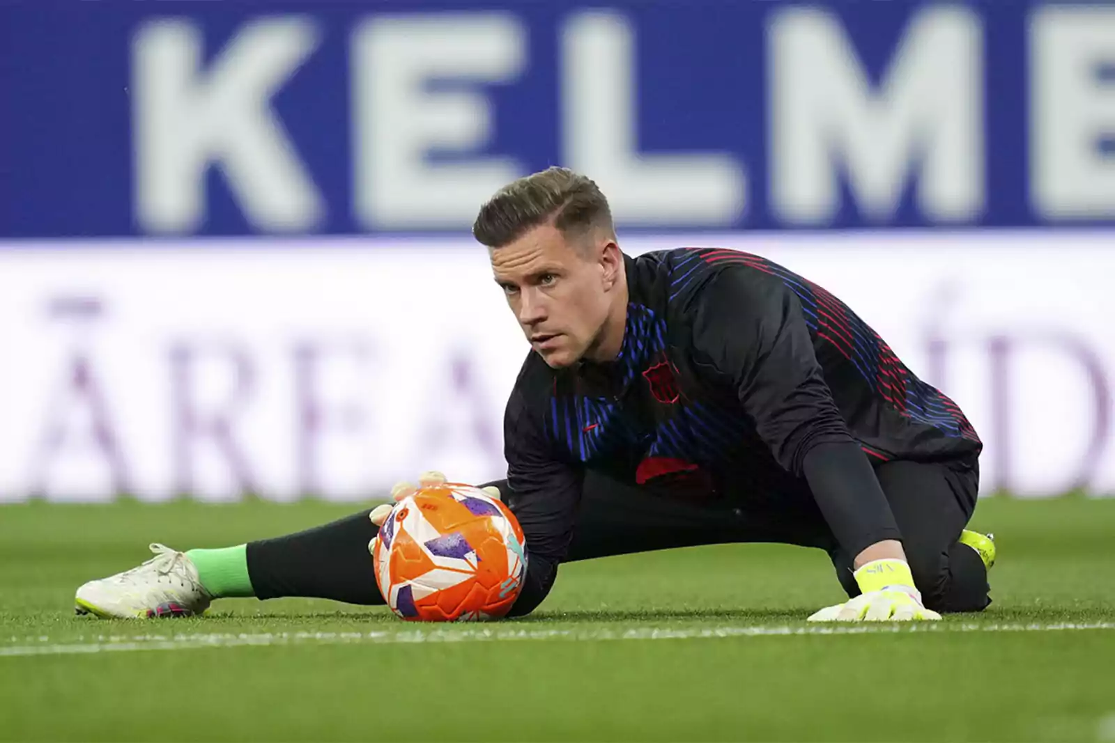 وجهة مفاجئة لـ “شتيجن” بالدوري الإسباني! إريك غارسيا طلب منه قبول العرض