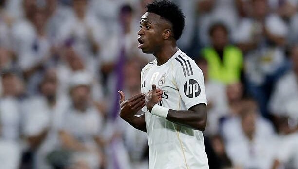 الأهلي السعودي يزلزل الميركاتو العالمي ويجهز مليار يورو لخطف فينيسيوس من ريال مدريد