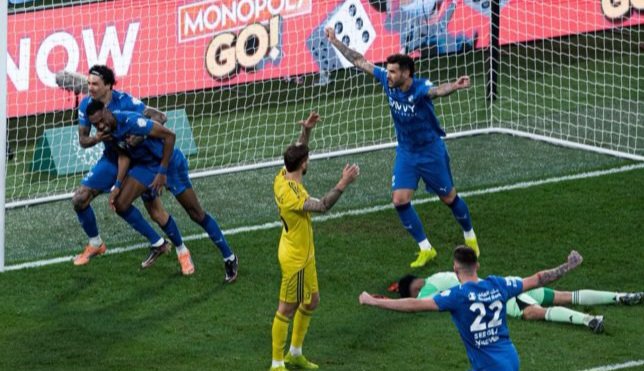الهلال يقلب الطاولة على النصر بثلاثية ويغرد وحيدًا في صدارة الدوري السعودي