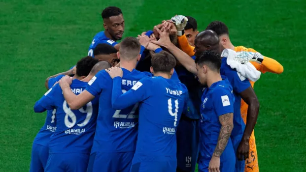 الهلال يُحكم قبضته على صدارة دوري روشن برباعية أمام الفيحاء