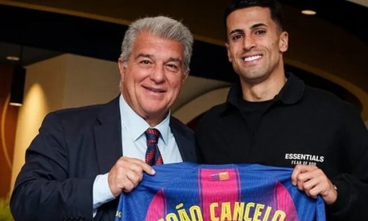 برشلونة يُعلن رسميًا عودة جواو كانسيلو لصفوف الفريق في صفقة إعارة استراتيجية
