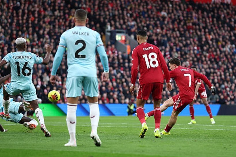 بيرنلي يفرض تعادلاً درامياً على ليفربول ويعرقل مسيرته في البريميرليج