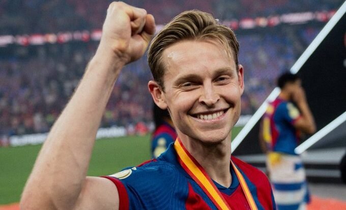 تفاصيل تقرير الحكم مونويرا.. سر طرد دي يونج ومدة غيابه المتوقعة عن برشلونة