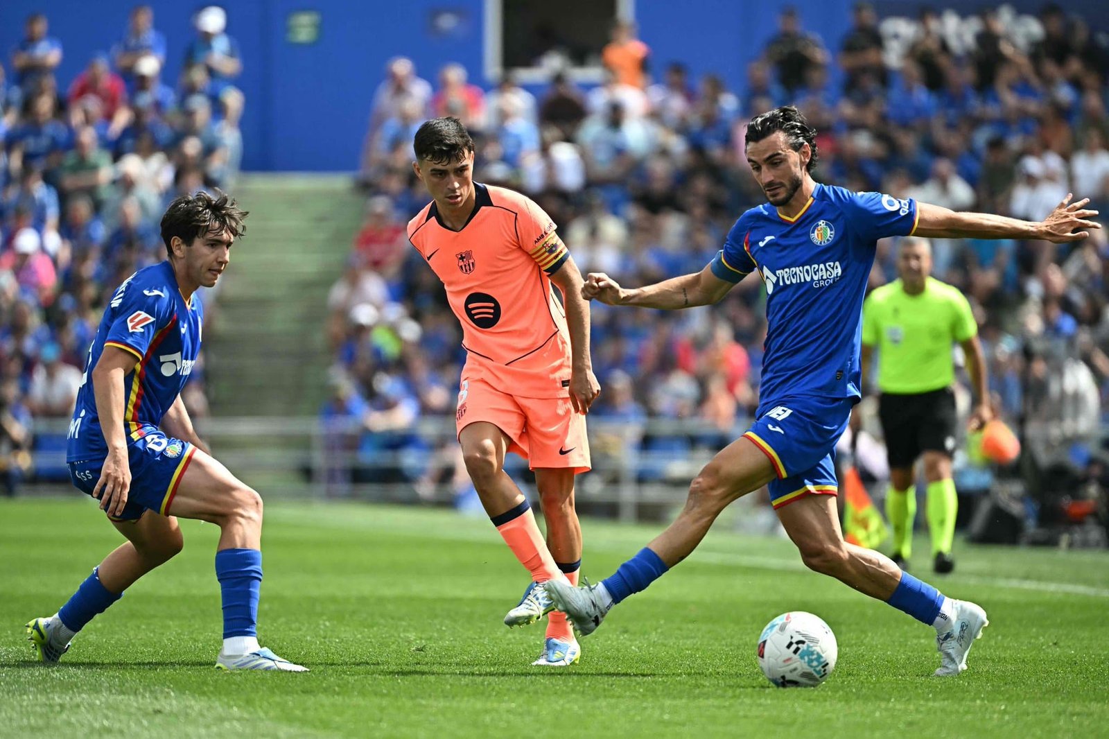 برشلونة يعزز صدارته للدوري الإسباني بثنائية في شباك خيتافي