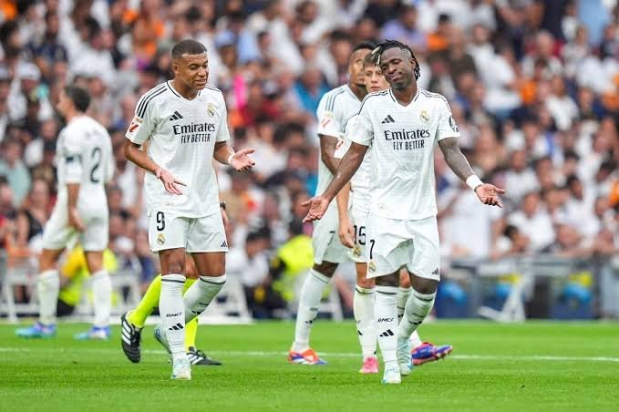 بيريز يغلق الباب أمام رحيل مبابي أو فينيسيوس