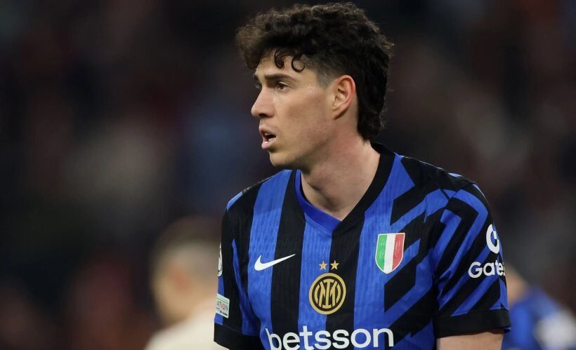 حائط “النيرازوري” المنيع.. لماذا تعثرت طموحات برشلونة في ضم أليساندرو باستوني؟