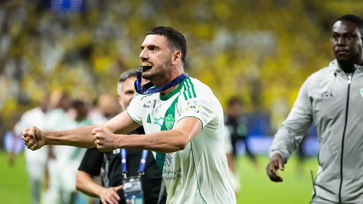 مباراة النصر والأهلي.. صدام كلامي وتراشق بالرسائل المستفزة بين ديميرال وبوشل