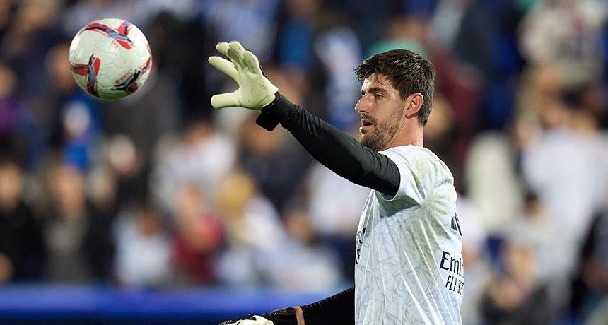 موقف “كورتوا” من العودة.. وأزمة غيابات تضرب ريال مدريد قبل الكلاسيكو