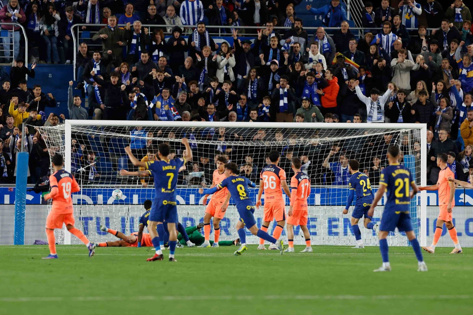 ألافيس يفوز علي برشلونة بهدف نظيف في ليلة “تحصيل حاصل” بالدوري الإسباني