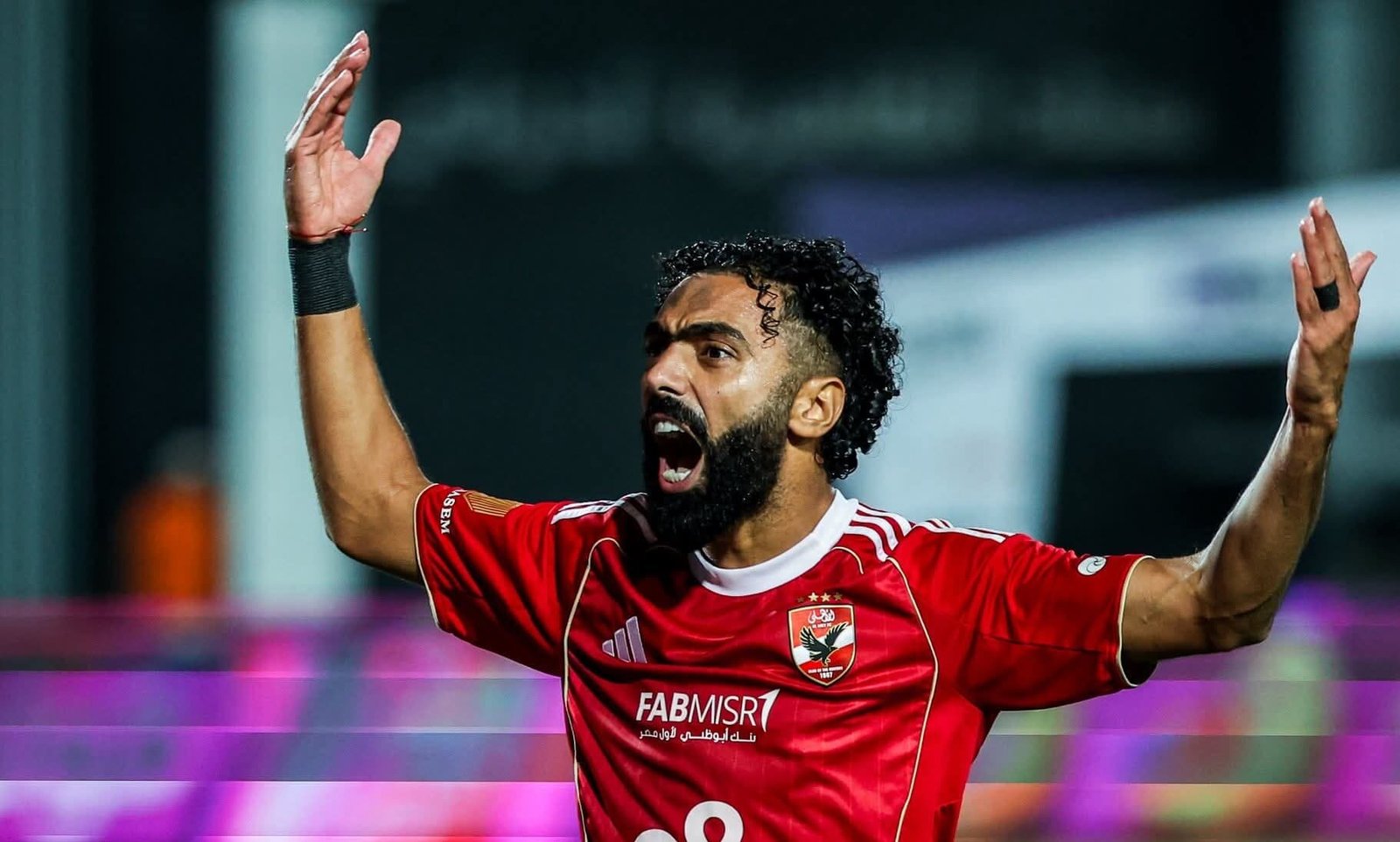 الأهلي يضع الرتوش الأخيرة لتجديد عقد “حسين الشحات”.. تفاصيل العرض المالي
