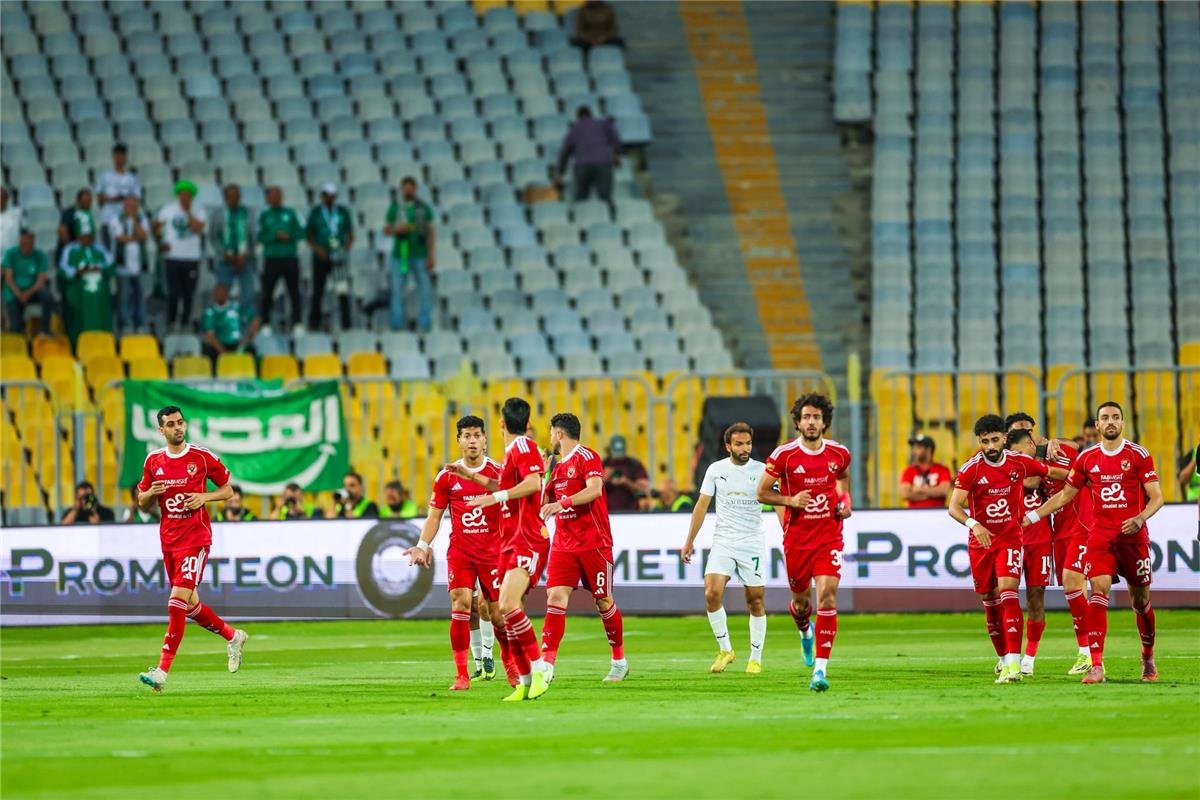 الأهلي يفوز علي المصري بثنائية بالدوري ويقطع تذكرة الكونفدرالية الإفريقية