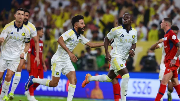 النصر يتوج بلقب الدوري السعودي بعد رباعية أمام ضمك