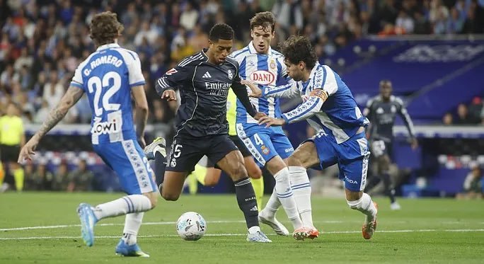 ريال مدريد يهزم إسبانيول بثنائية ويؤجل حسم الدوري الإسباني للكلاسيكو