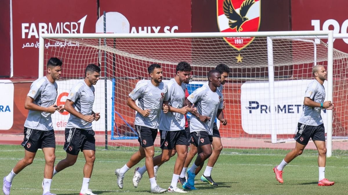 شوبير يكشف موقف خماسي الأهلي المصاب قبل مواجهة المصري