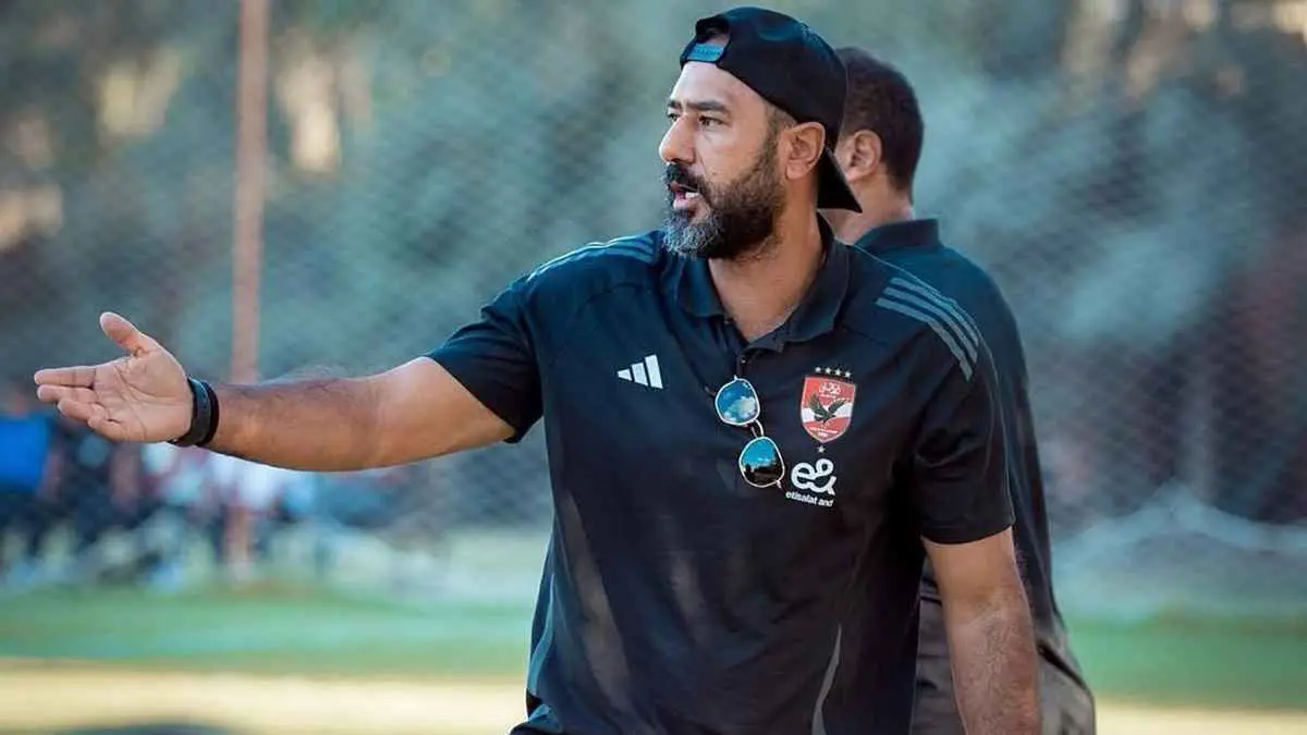 محمد شوقي يتمسك بمنصب الرجل الأول ويرفض العودة للجهاز الفني للأهلي