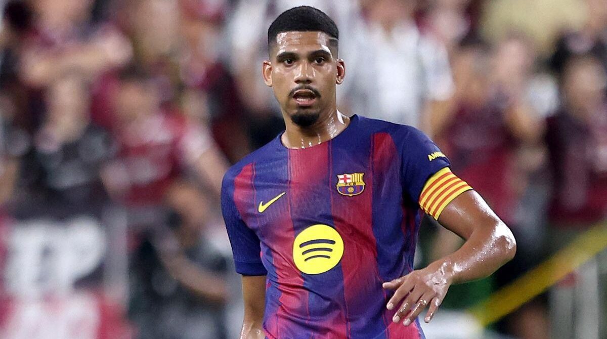 أراوخو يغادر معسكر أوروجواي ويذهب إلي برشلونة قبل انطلاقة المونديال