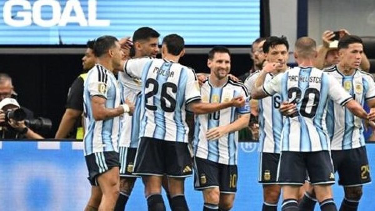 الأرجنتين وميسي يعبران إلى لدور الـ32 من المونديال بثنائية في مرمى النمسا