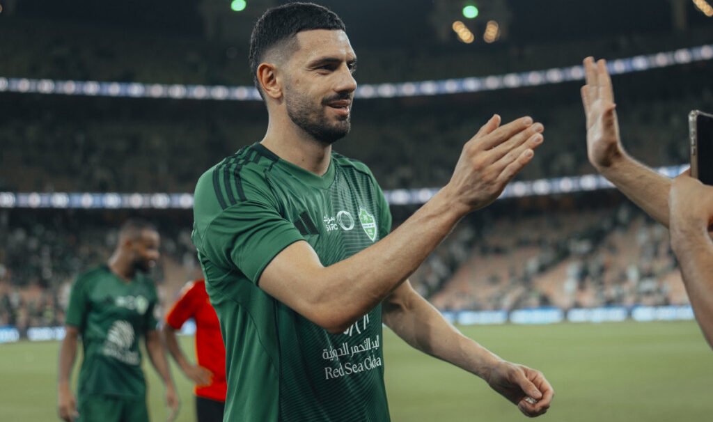 ديميرال يضحي بـ 5 ملايين يورو للرحيل عن الأهلي والعودة إلى فنربخشة