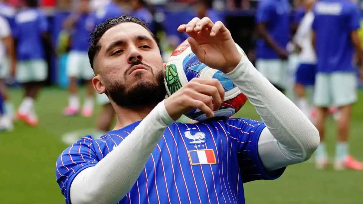 الكشف عن كواليس الأزمة الغامضة بين ريان شرقي وديشامب في المونديال