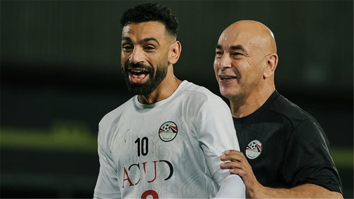 حسام حسن ومحمد صلاح مستمران حتى 2030
