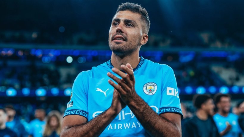 أسباب تمسك “هانزي فليك” بضم رودري إلى برشلونة