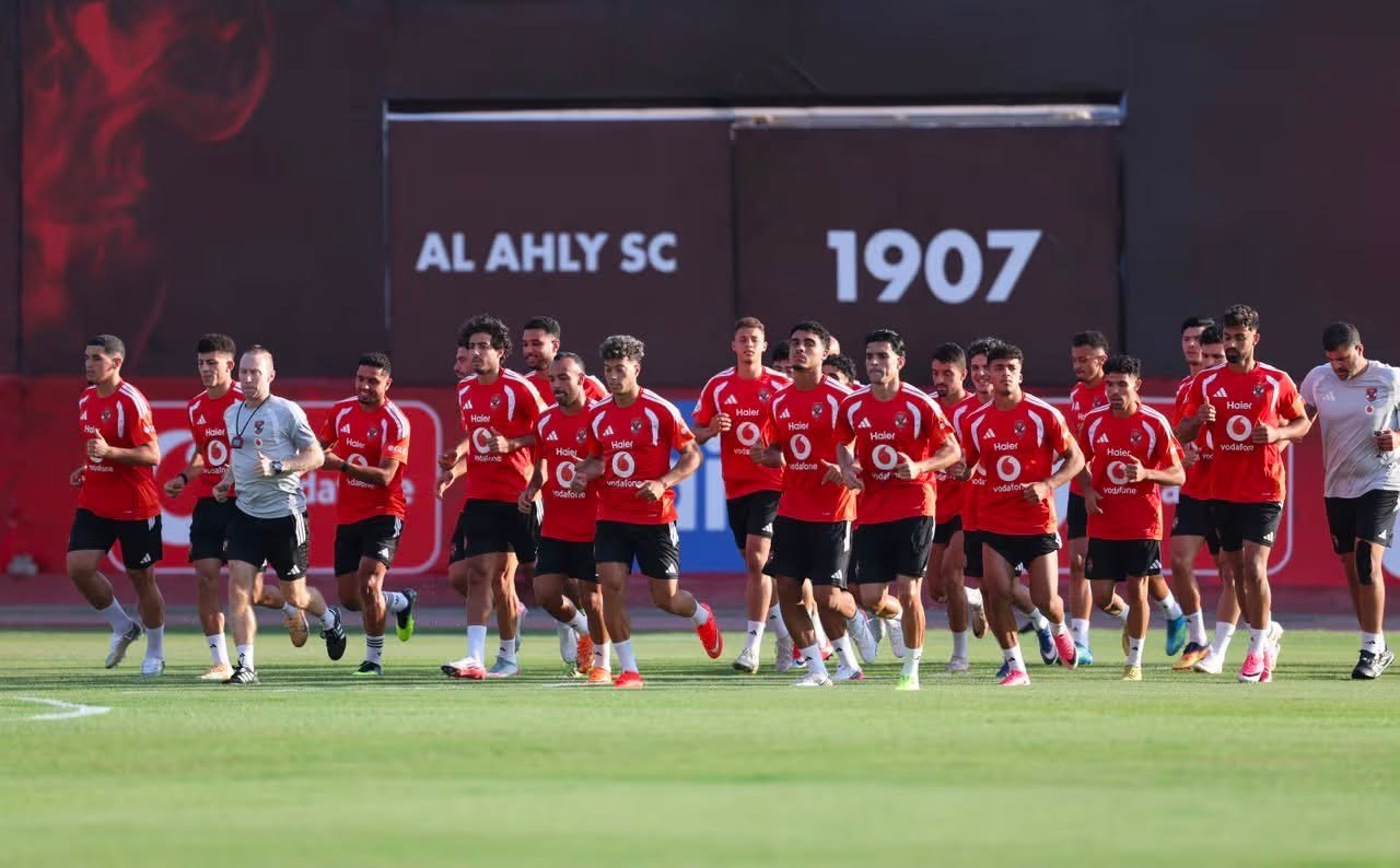 استبعاد أفشة.. عموتة يعلن قائمة الأهلي لمواجهة زد بالدوري المصري