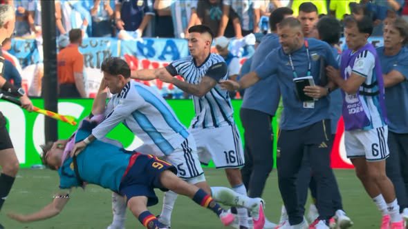 الفيفا يفرض عقوبات قوية ضد الأرجنتين بعد أحداث نهائي مونديال 2026
