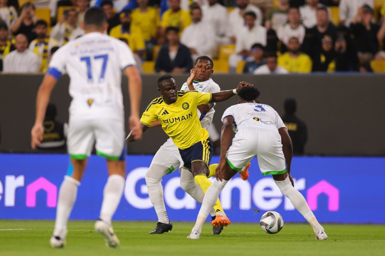 النصر يبدأ مشواره في الدوري السعودي بإسقاط الفتح بثلاثية نظيفة