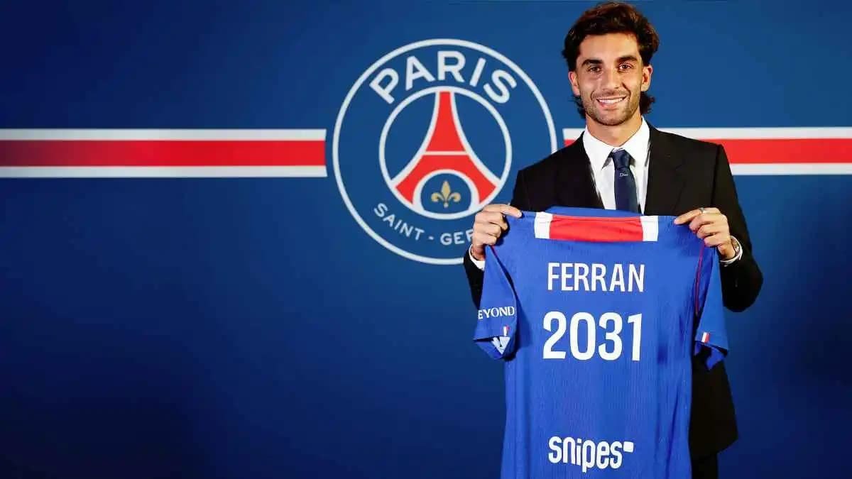 رسمياً.. باريس سان جيرمان يضم بطل العالم “فيران توريس” حتي 2031