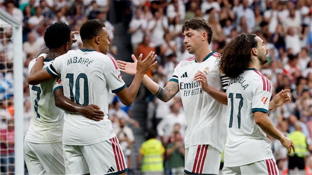 ريال مدريد يكتسح ملقا برباعية ويعزز صدارته للدوري الإسباني