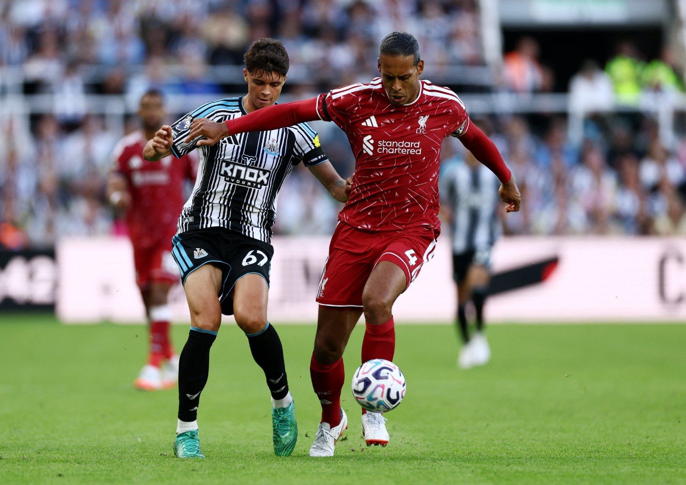 ليفربول ينجو من فخ نيوكاسل بتعادل مثير في اللحظات الأخيرة بالدوري الإنجليزي