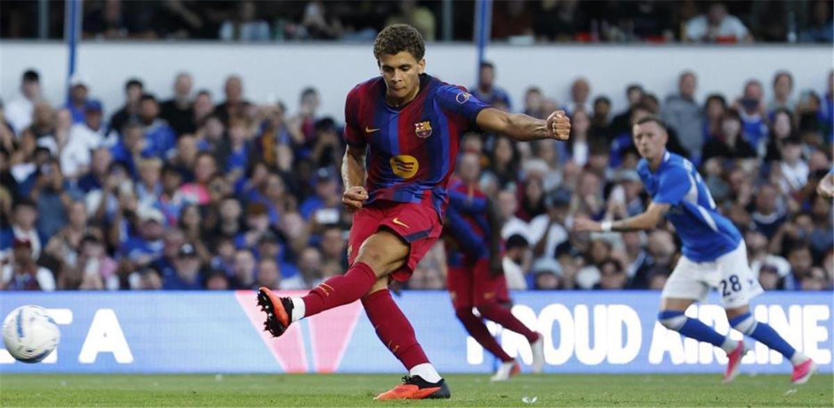هل يمارس برشلونة ضغوطًا خفية أم يحمي موهبته؟
