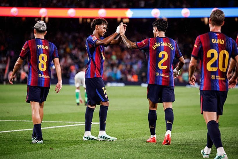 برشلونة يحقق انتصار كاسح على راسينغ بسباعية في الدوري الإسباني