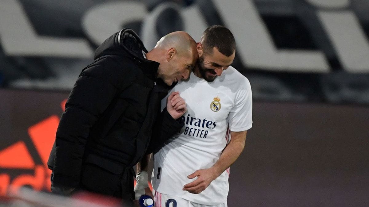 زيدان يكشف عن موقفه من عودة “بنزيما” لمنتخب فرنسا