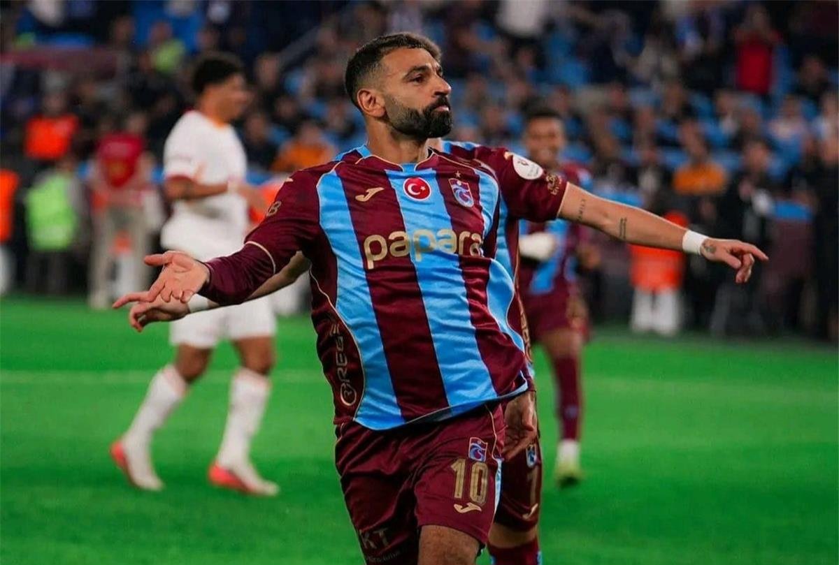 طرابزون سبور يحسم مواجهة جالطة سراي برباعية بطلها محمد صلاح