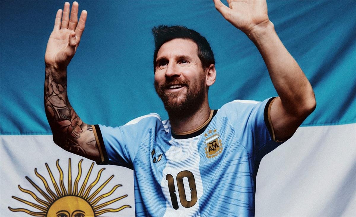 إيميليانو مارتينيز يشعل التكهنات حول وريث القميص رقم 10 بعد وداع ميسي