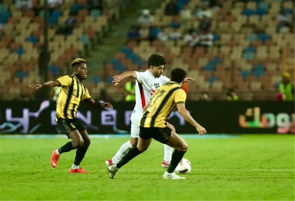 الزمالك يعبر فخ المقاولون العرب ويطارد صدارة الدوري المصري