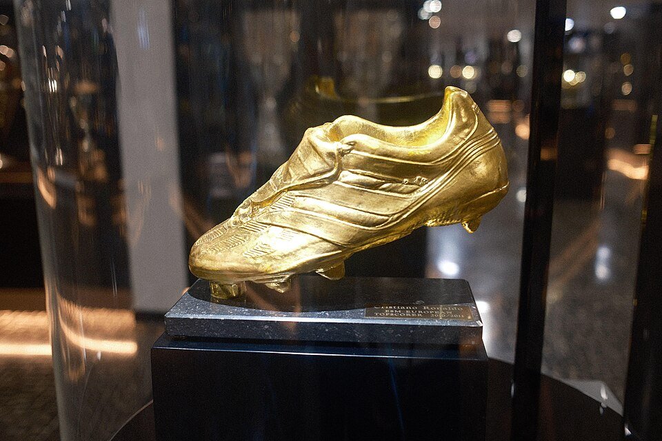 الكلاسيكو يشعل صراع الحذاء الذهبي.. رافينيا يغرد في الصدارة ومبابي وهالاند يطاردانه European Golden Shoe Race Standings 2026-2027 Season