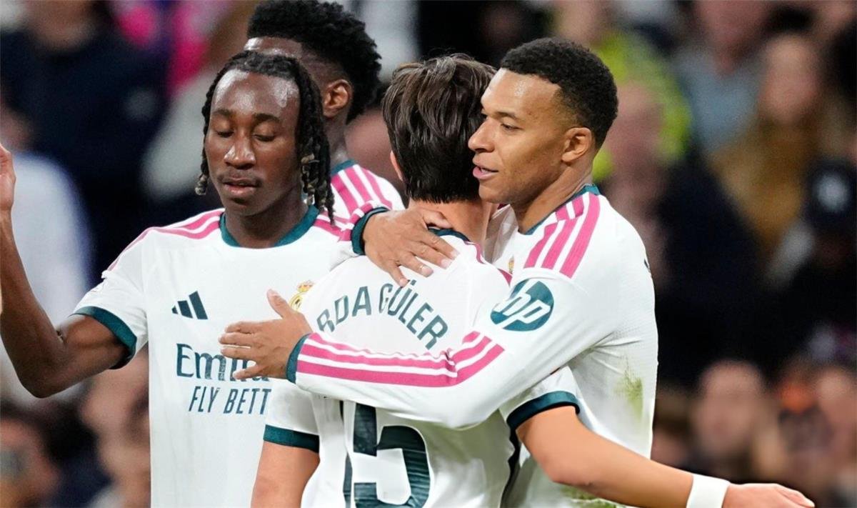 ريال مدريد يقسو على إشبيلية برباعية ويوجه إنذاراً شديد اللهجة لبرشلونة